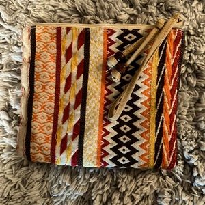 Medium size wristlet!!